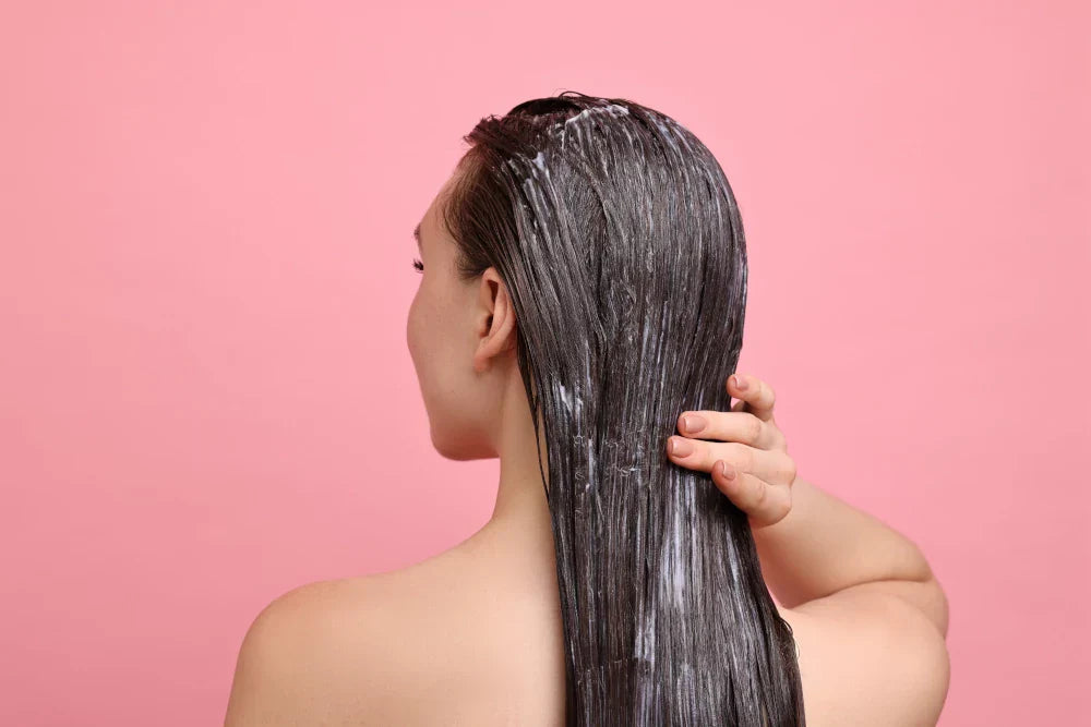 The Differences Between Leave-In Conditioners and Hair Masks.